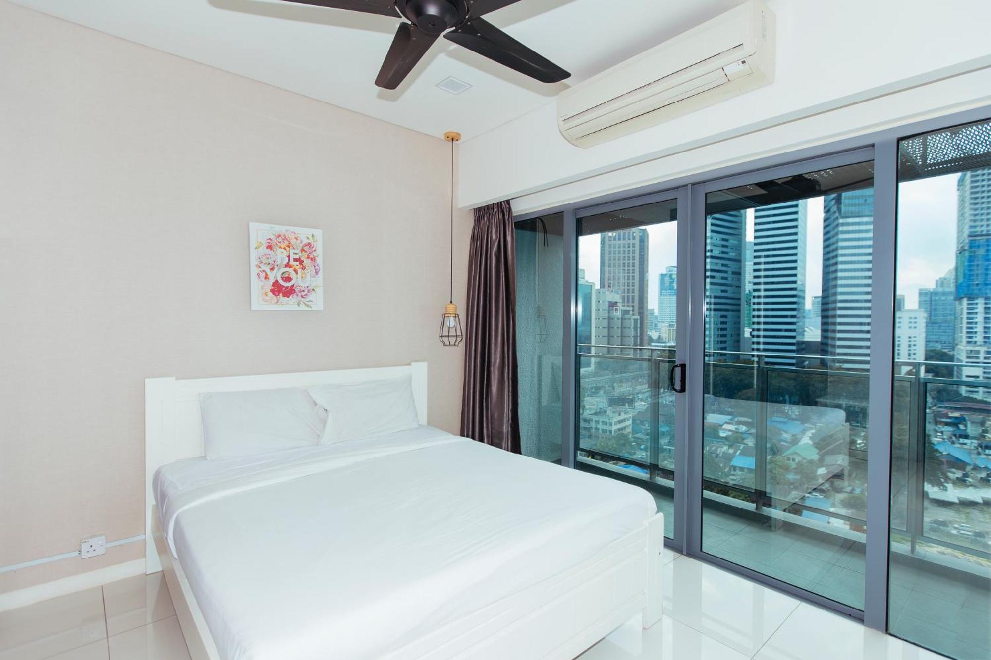 Summer Suites Klcc By Apartx Kuala Lumpur Exterior photo